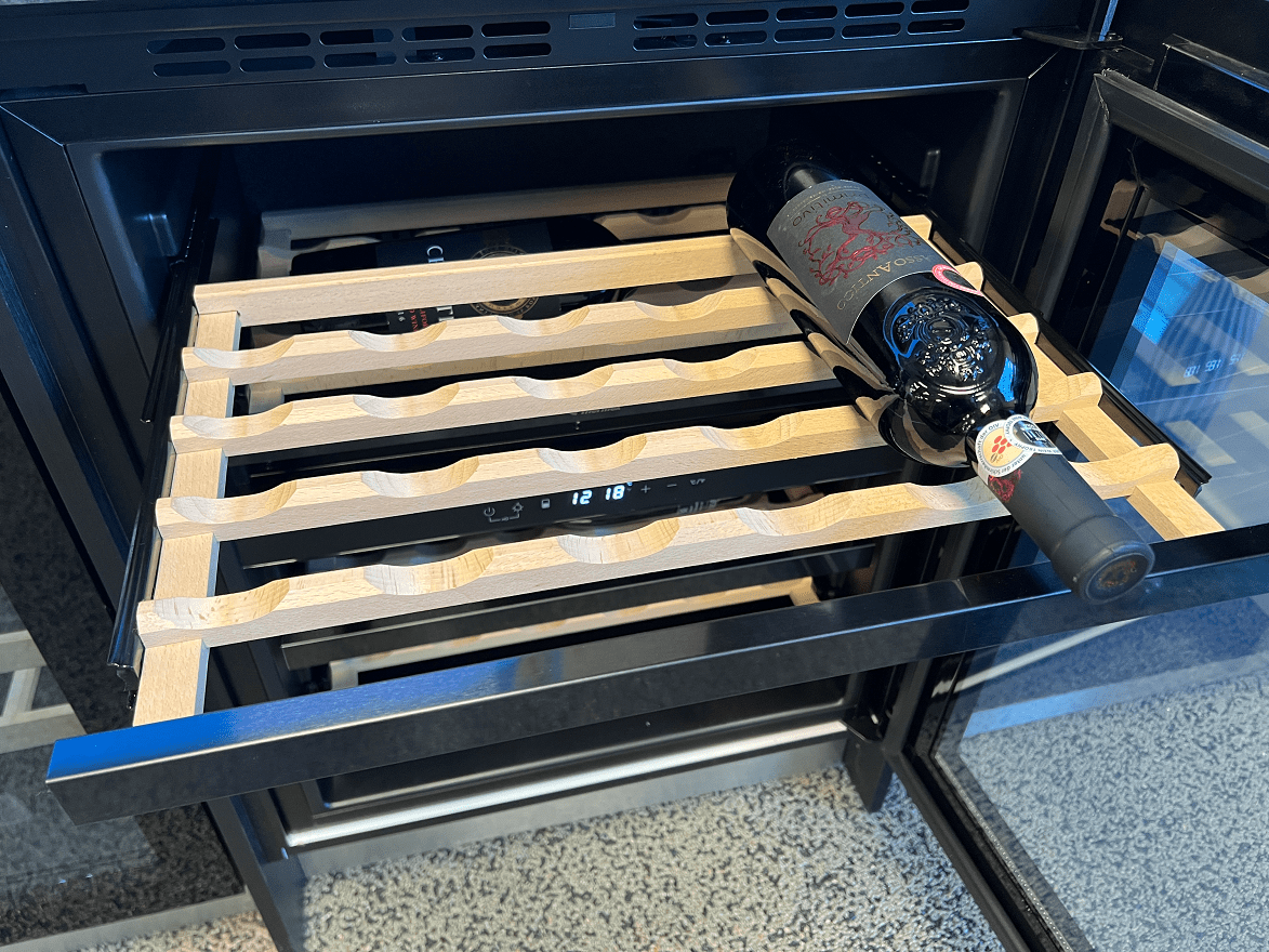 Winemex 30 labelview trähylla