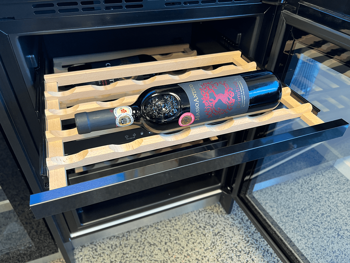 Winemex 30 labelview trähylla